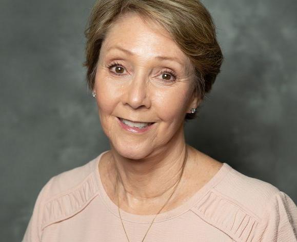 Dr. Ann Stoltz - ELMSN项目的系主任和项目主任