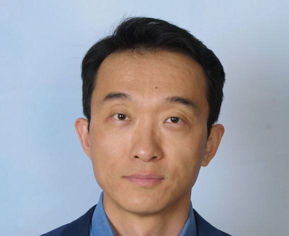 图片为UOP教授刘博士的脸. Long Wang.
